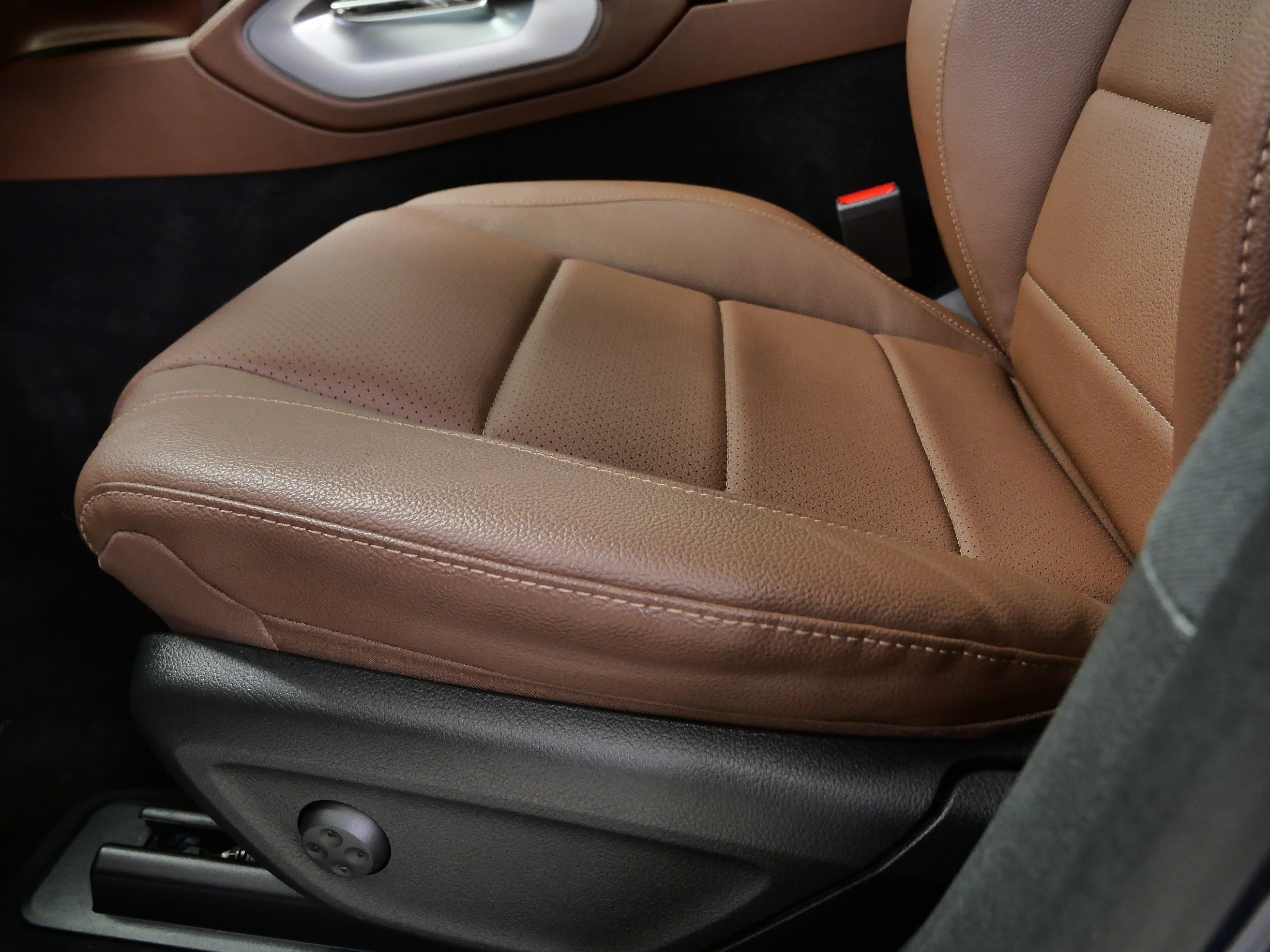 Certified 2025 Mercedes-Benz GLE 450e 4MATIC image 18
