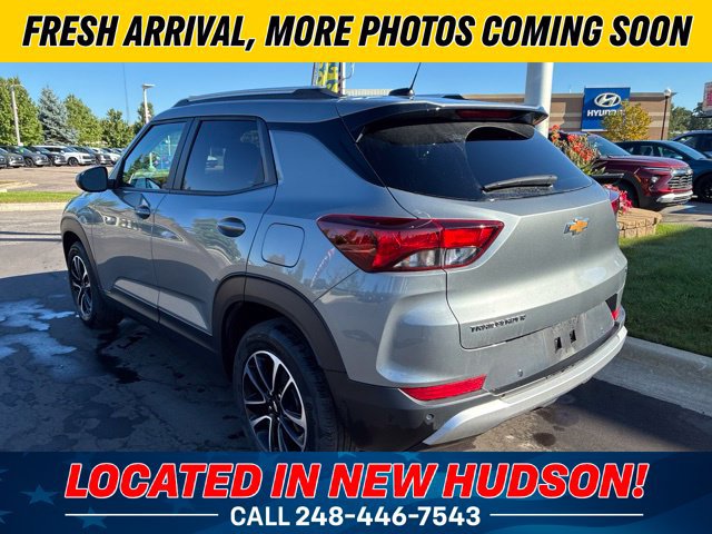Used 2024 Chevrolet TrailBlazer LT w/ LT Cold Weather Package FWD image 2