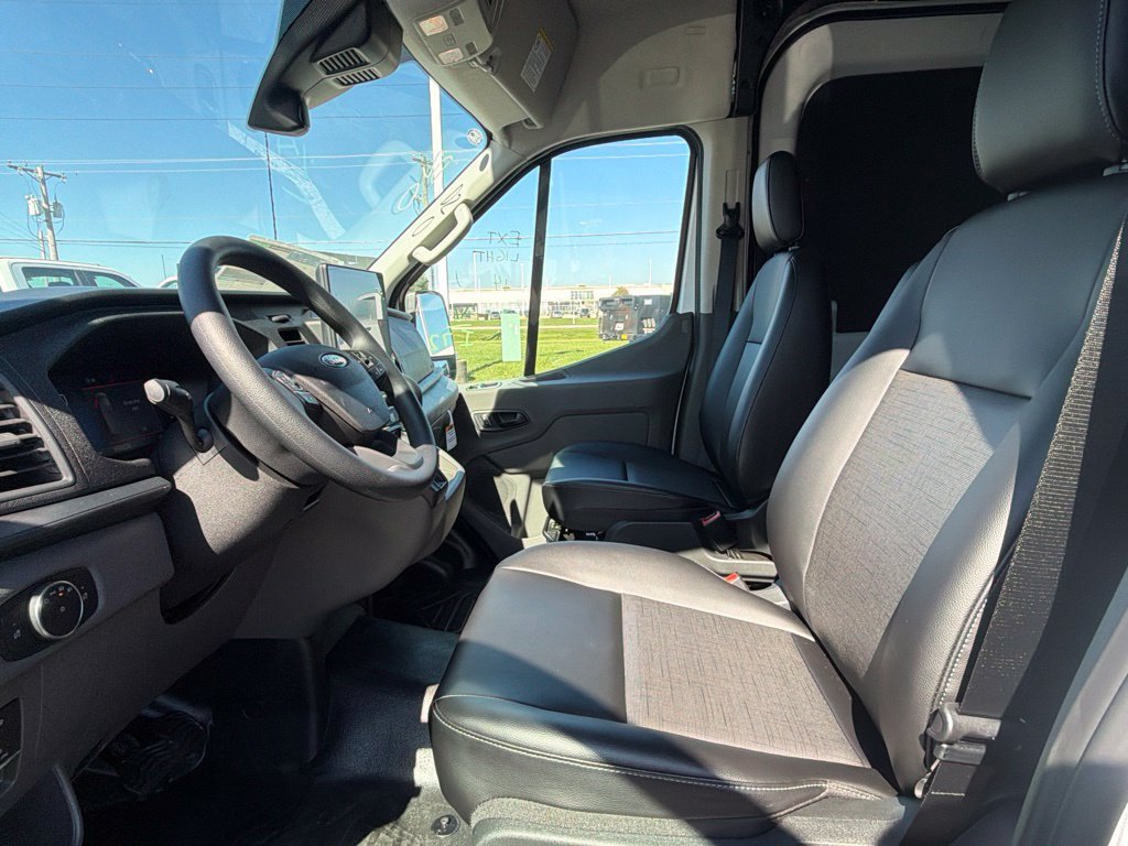 New 2027 Ford Transit 250 148 Medium Roof w/ Load Area Protection Package RWD image 15