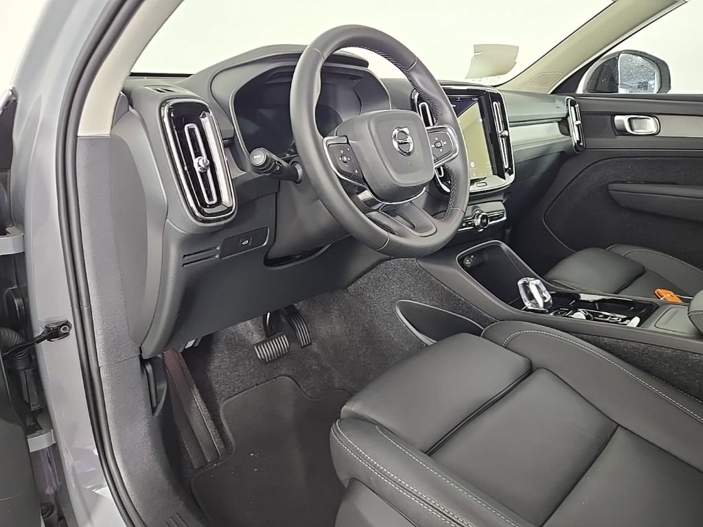 Certified 2026 Volvo XC40 B5 Plus AWD/4WD image 16
