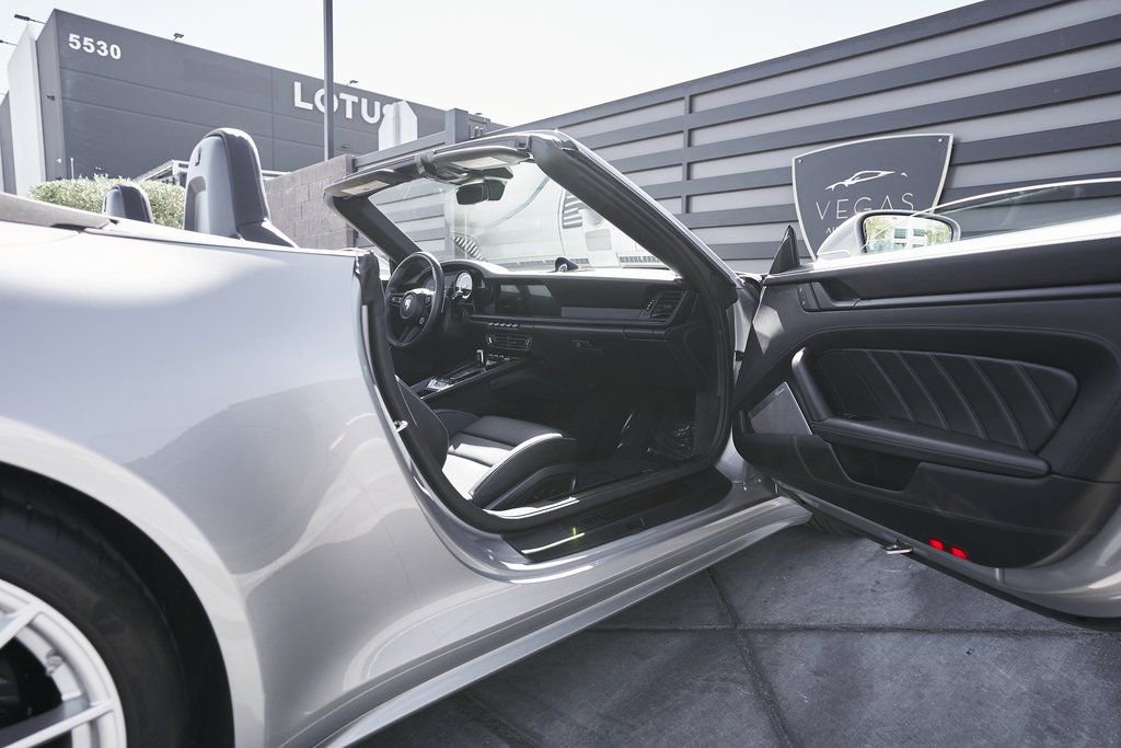 Used 2024 Porsche 911 Carrera GTS w/ Premium Package image 21