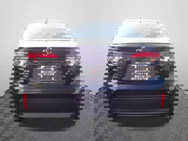 Used 2023 Toyota Corolla LE image 3