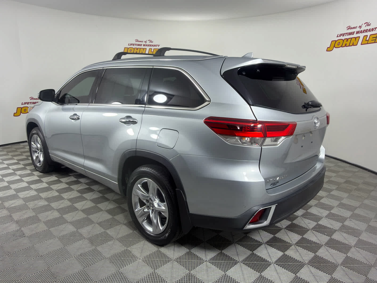 Used 2018 Toyota Highlander Limited AWD/4WD image 3