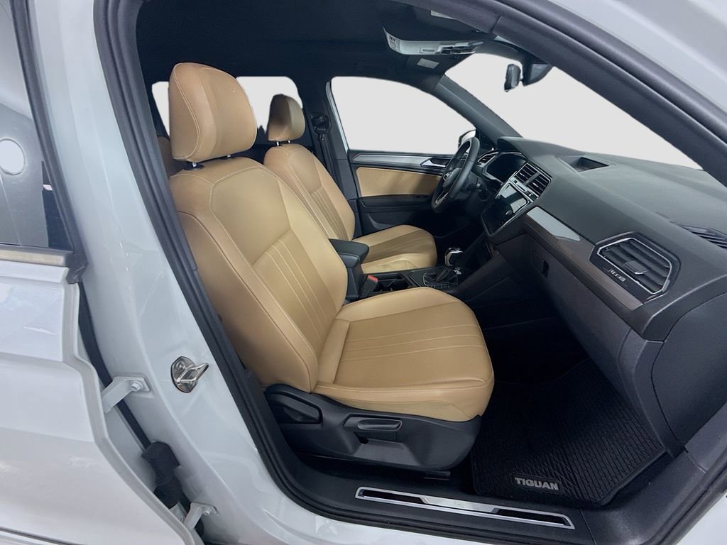 Used 2022 Volkswagen Tiguan SE R-Line image 18