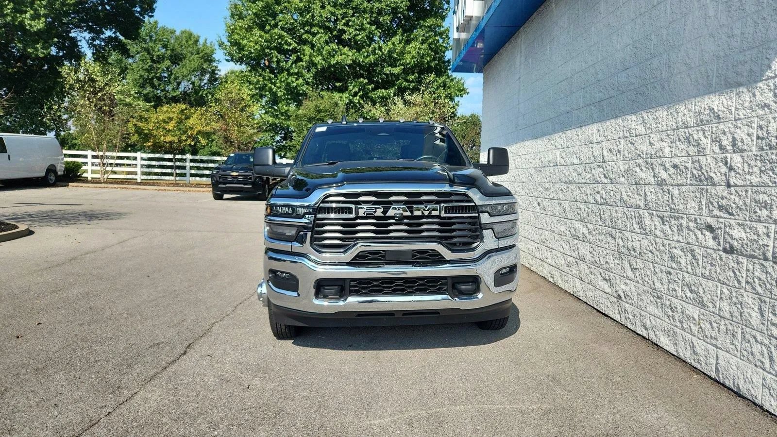 Used 2026 RAM 3500 Tradesman w/ Chrome Appearance Group A AWD/4WD image 3