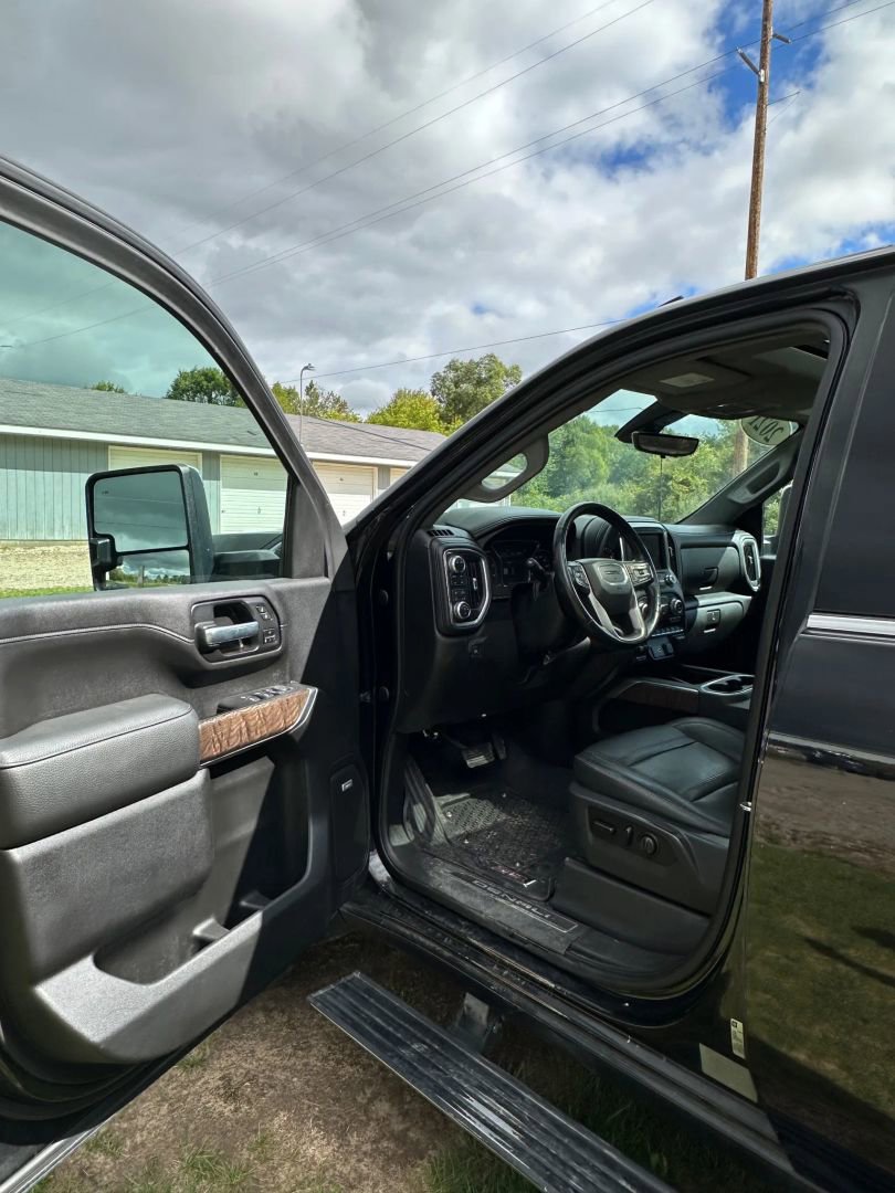 Used 2021 GMC Sierra 2500 Denali w/ Denali Black Diamond Edition image 11