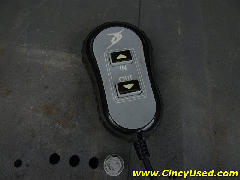 Used 2016 Chrysler Town & Country Touring FWD image 18