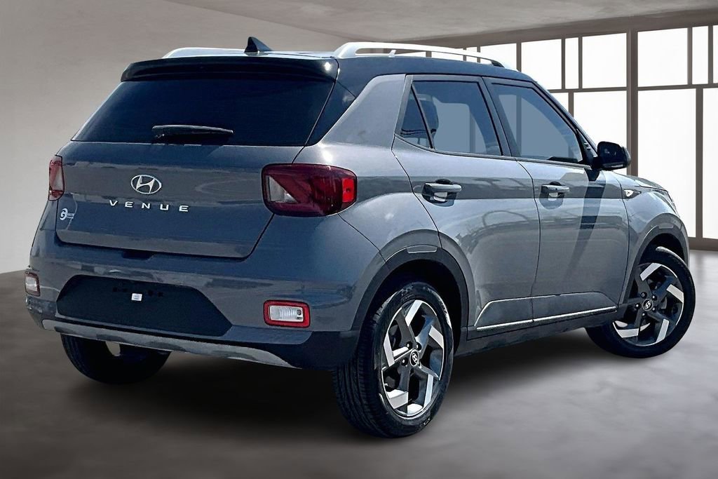 Used 2022 Hyundai Venue Limited FWD image 4