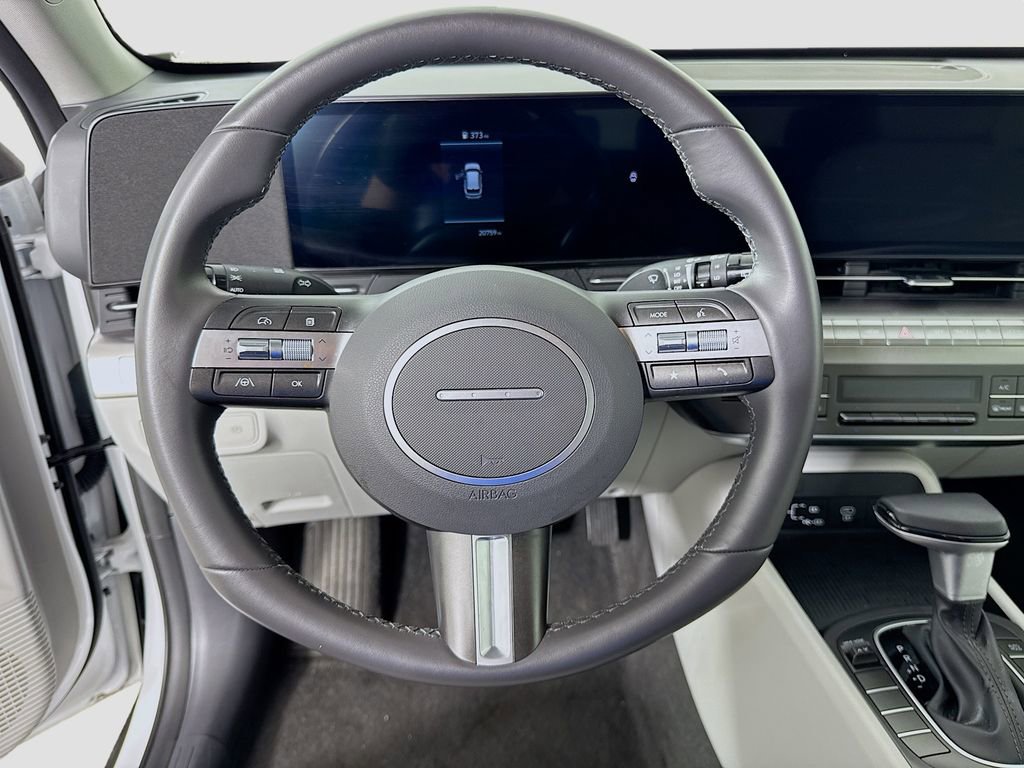 Used 2025 Hyundai Kona SEL FWD image 11