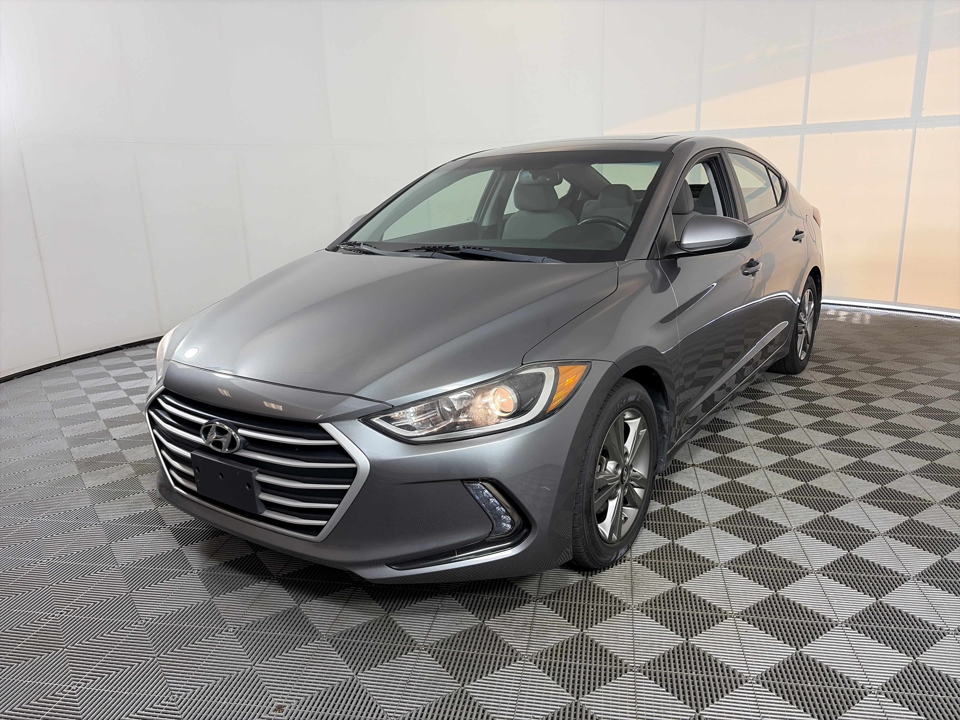 Used 2018 Hyundai Elantra Value Edition w/ Cargo Package FWD image 2