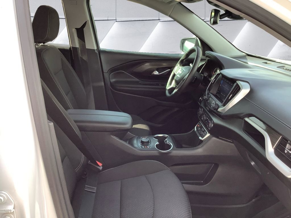 Used 2024 GMC Terrain SLE w/ Driver Convenience Package FWD image 13
