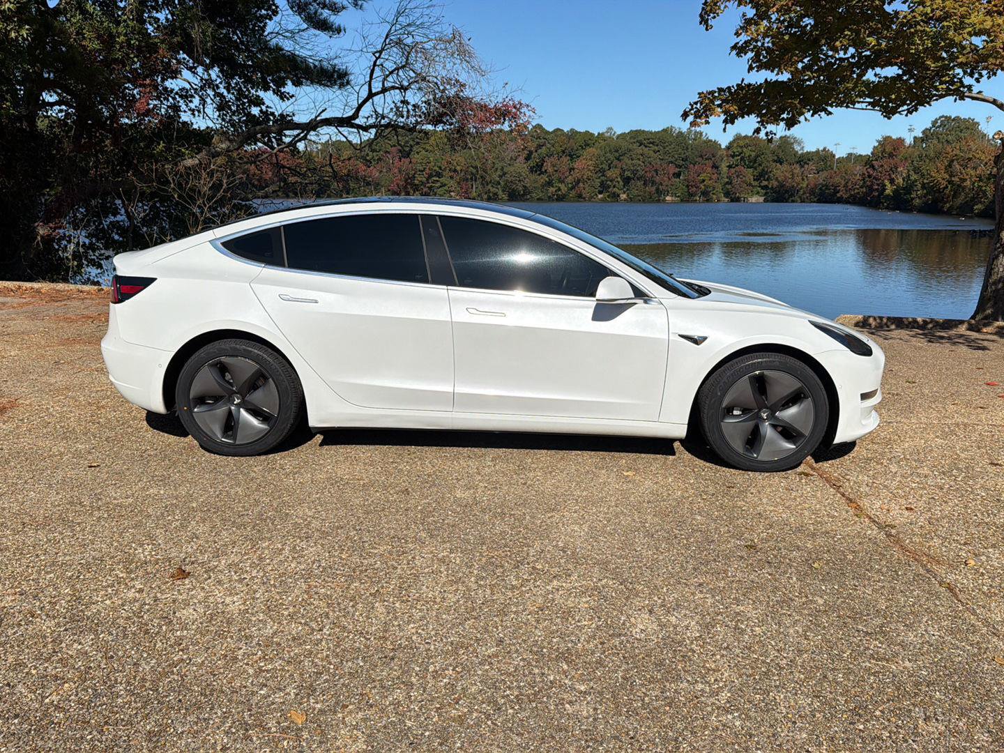 Used 2018 Tesla Model 3 Long Range RWD image 3