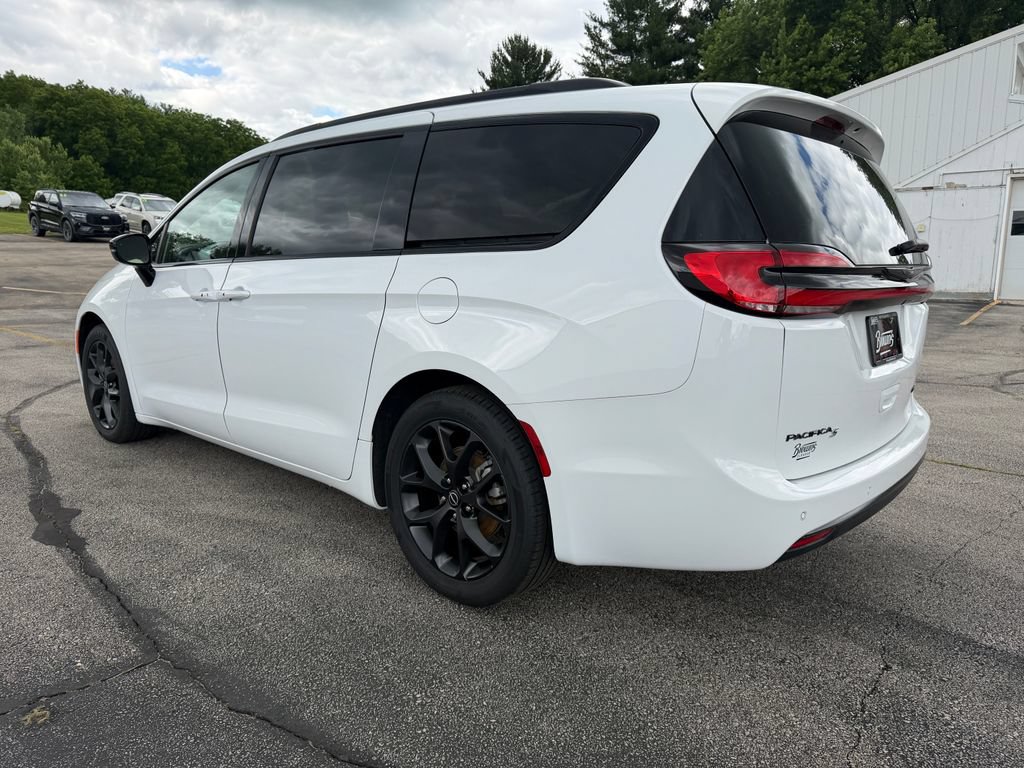 Used 2025 Chrysler Pacifica Limited FWD image 7