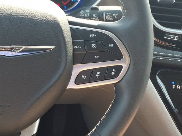 Used 2022 Chrysler Pacifica Touring-L FWD image 19