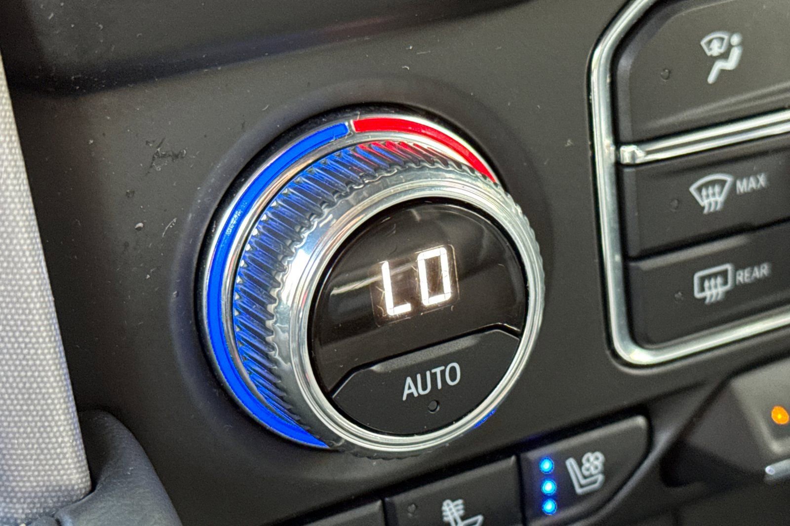 Used 2024 GMC Yukon SLT image 29