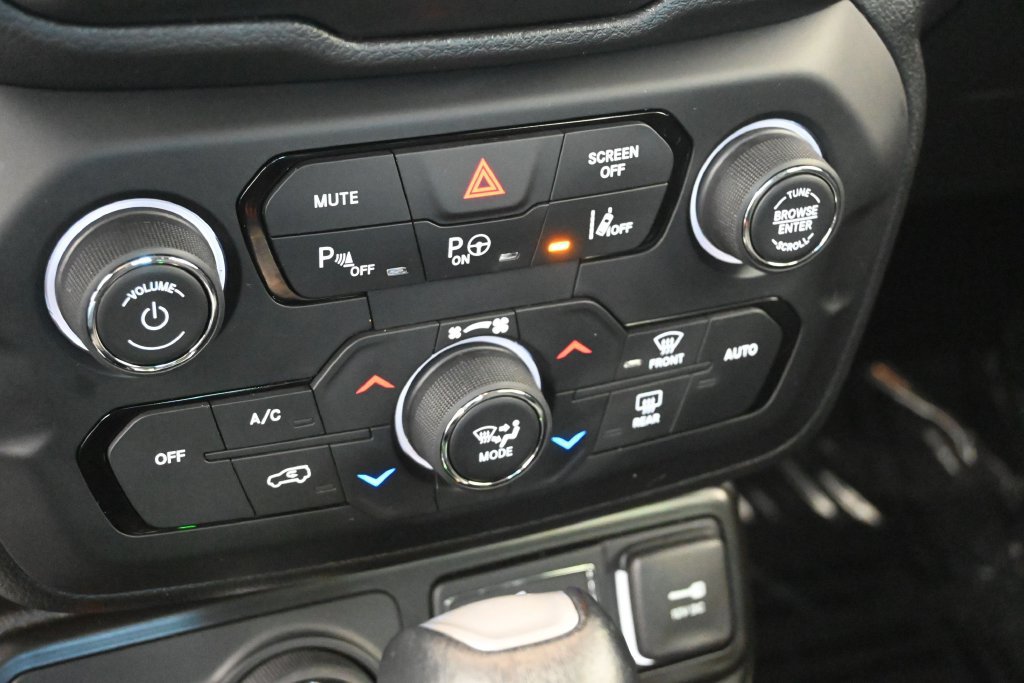 Used 2023 Jeep Renegade Limited w/ Limited Elite Group AWD/4WD image 25