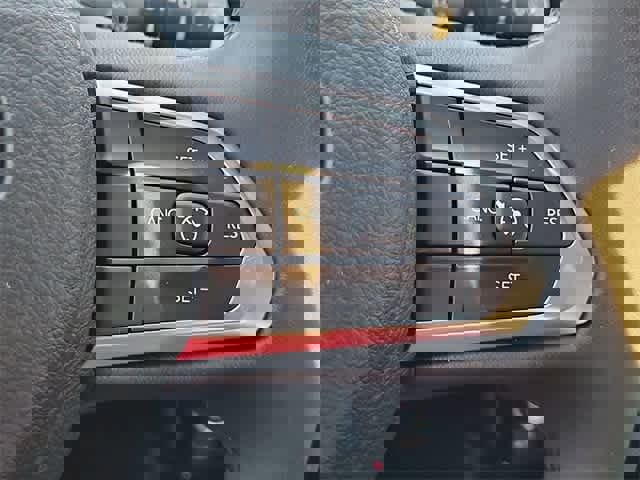 Used 2025 Jeep Compass Latitude image 24