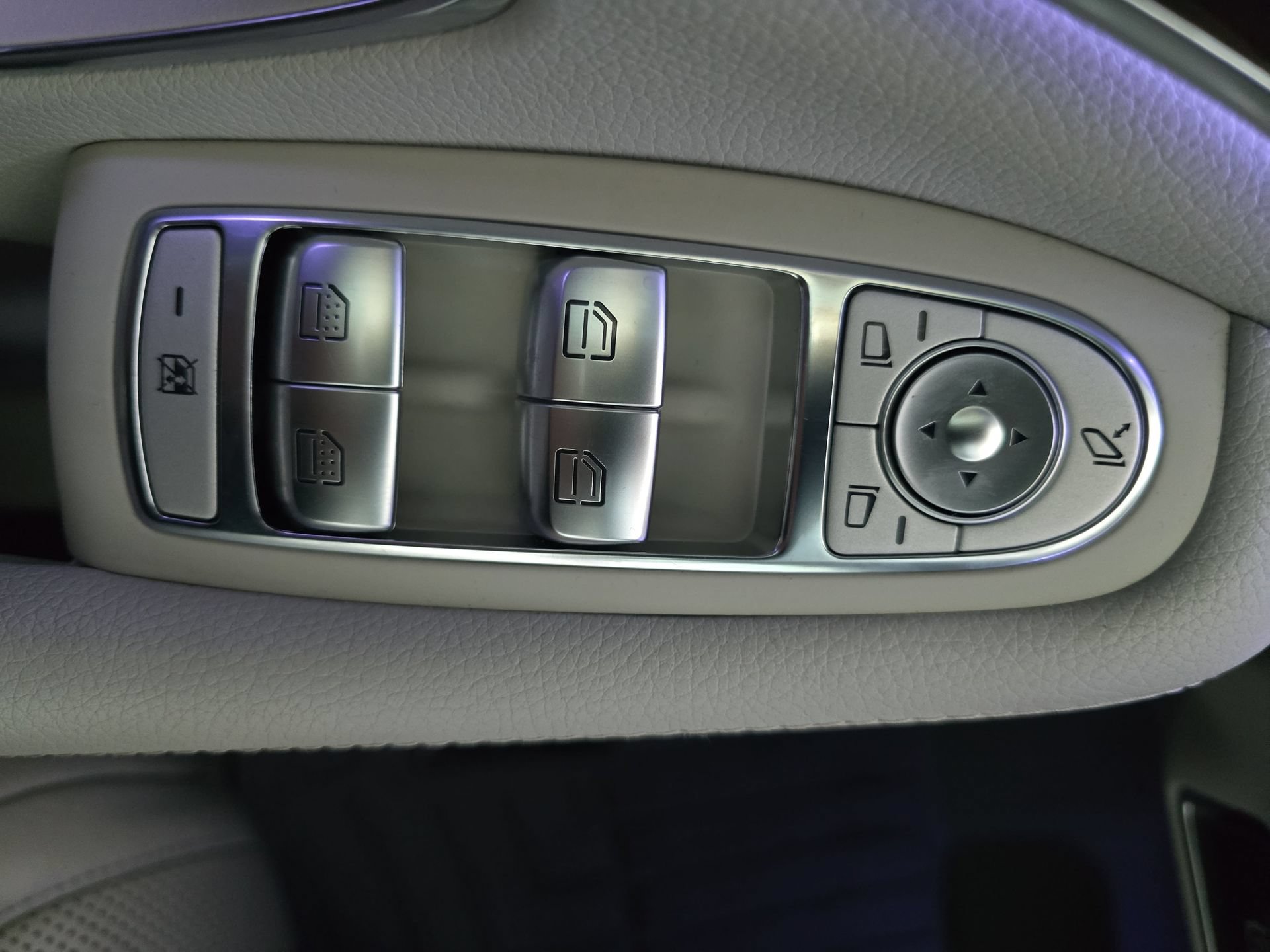 Used 2015 Mercedes-Benz S 550 4MATIC Sedan image 27