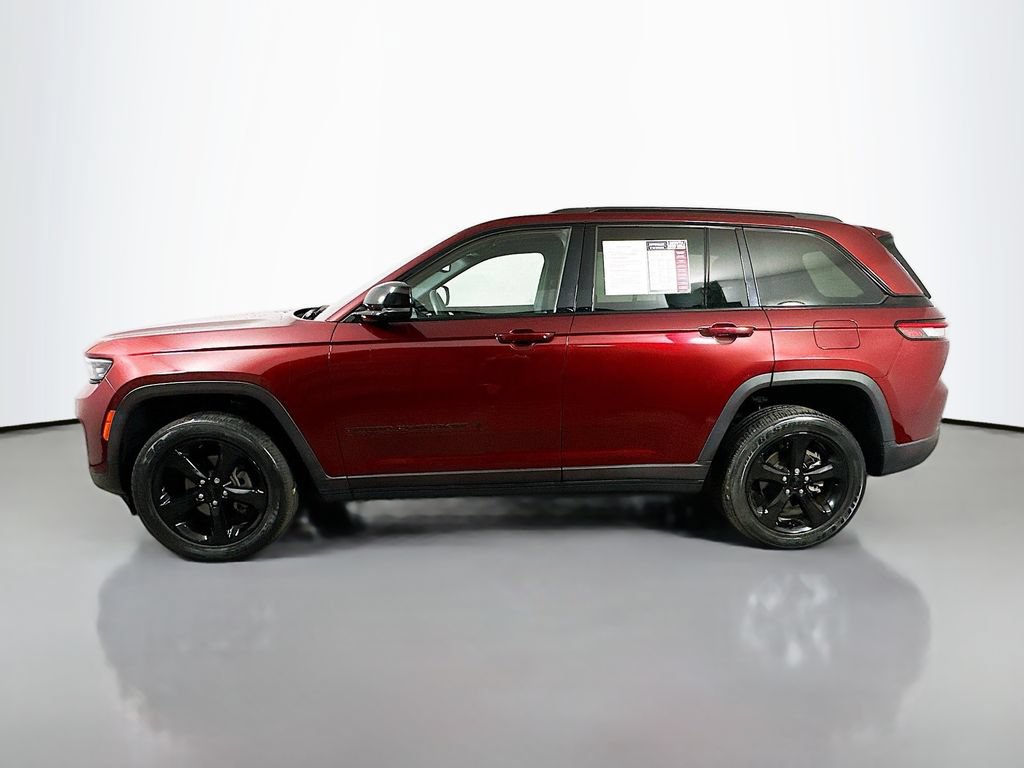 Used 2022 Jeep Grand Cherokee Altitude RWD image 5