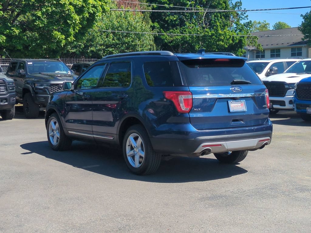 Used 2017 Ford Explorer XLT w/ Equipment Group 202A AWD/4WD image 5