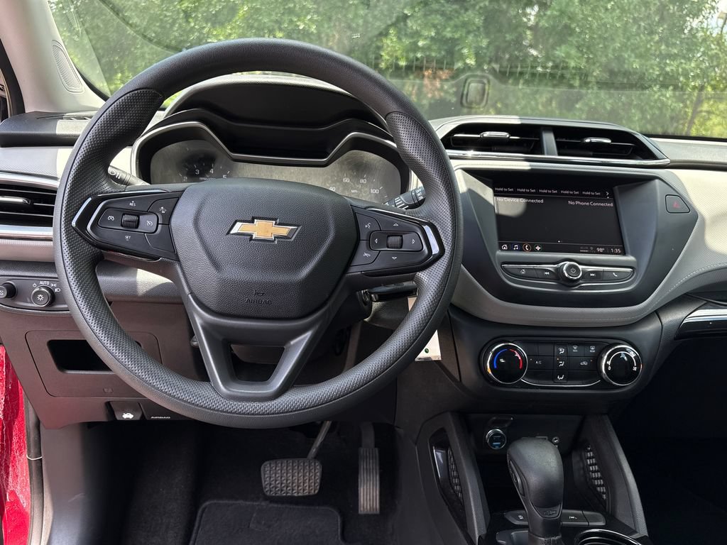 Used 2021 Chevrolet TrailBlazer LS w/ LPO, Blackout Package FWD image 7