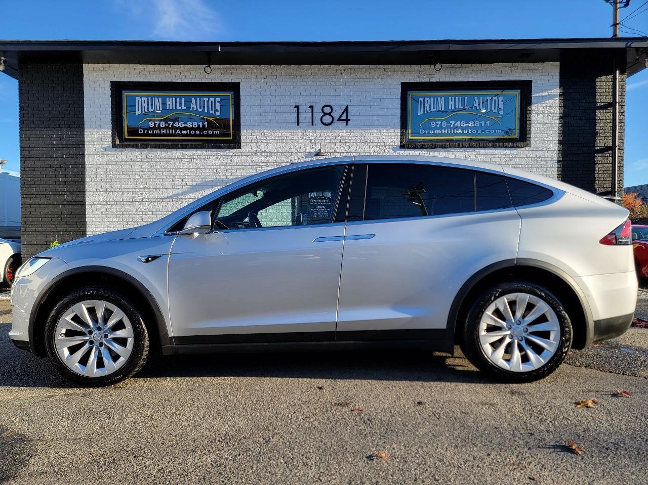Used 2017 Tesla Model X 75D AWD/4WD image 2