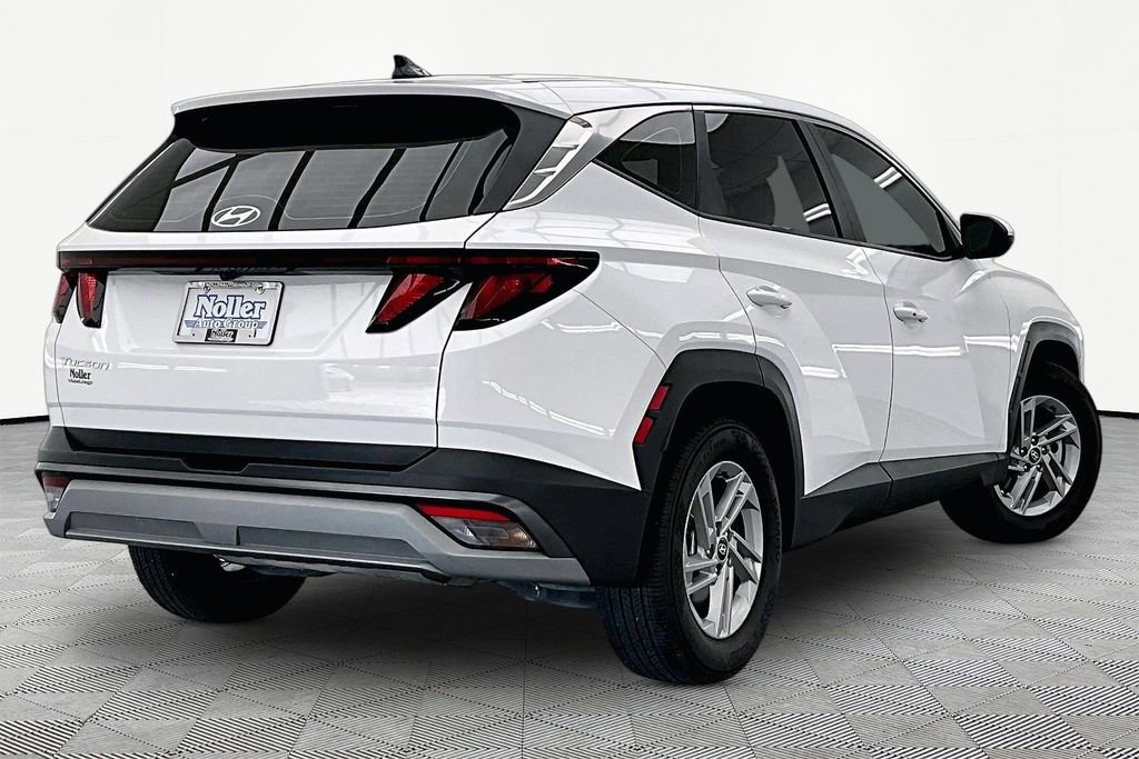 Used 2025 Hyundai Tucson SE image 2