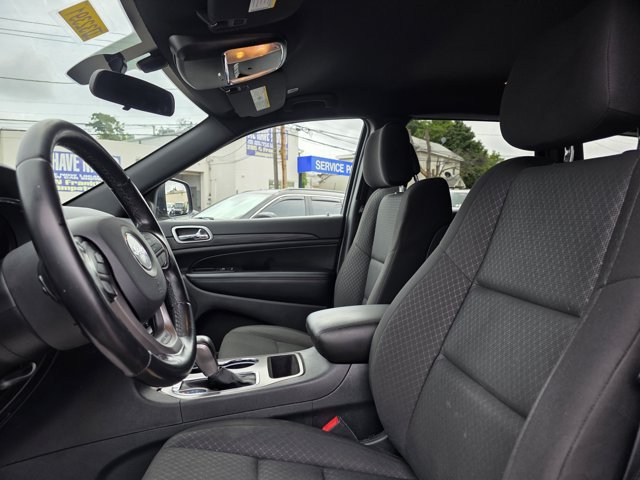 Used 2020 Jeep Grand Cherokee Laredo AWD/4WD image 3