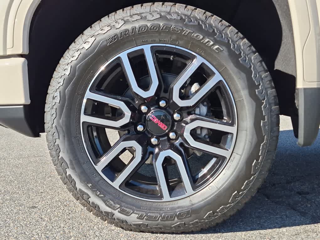Used 2026 GMC Sierra 1500 AT4 w/ AT4 Premium Package AWD/4WD image 8