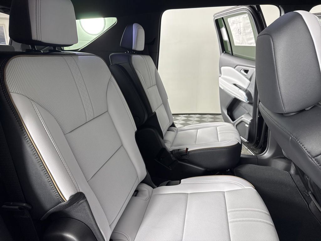 New 2026 Chevrolet Traverse High Country FWD image 39