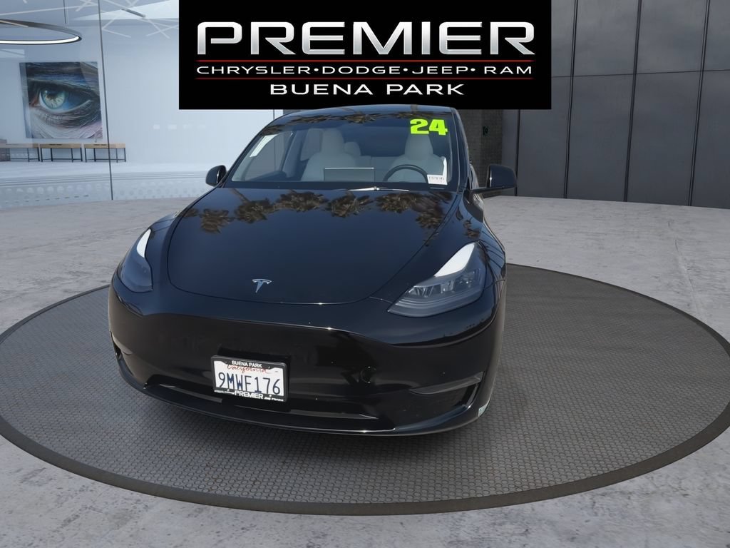 Used 2024 Tesla Model Y Long Range RWD image 3