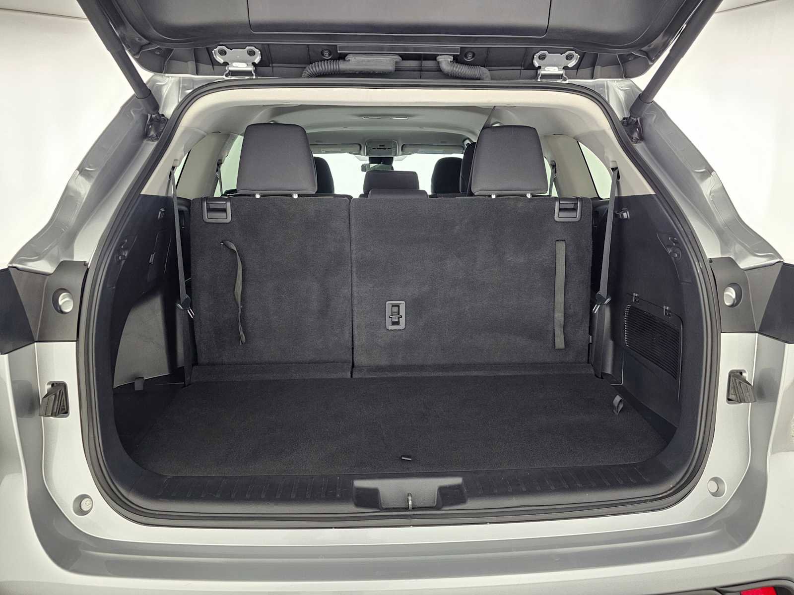 Used 2024 Toyota Highlander LE image 15