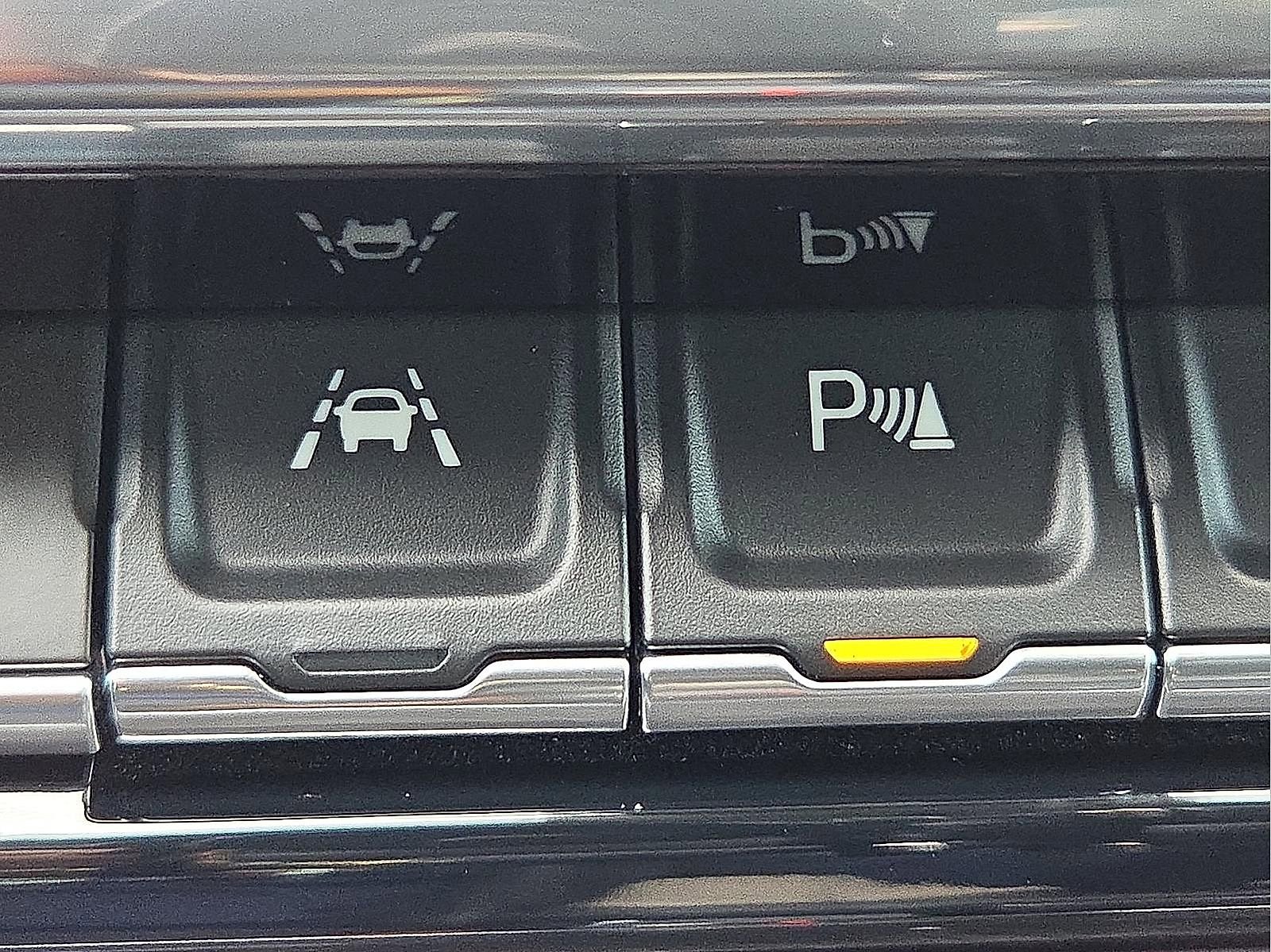 Used 2024 Chevrolet Silverado 1500 LTZ image 20