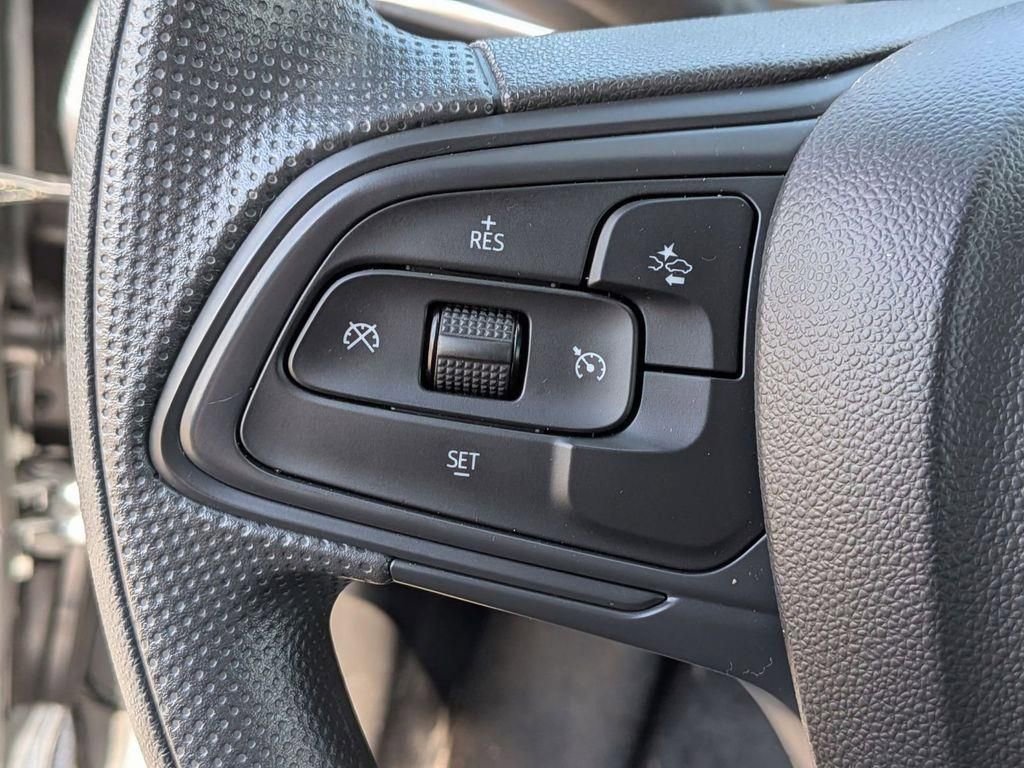 Used 2025 Buick Envista Preferred FWD image 24
