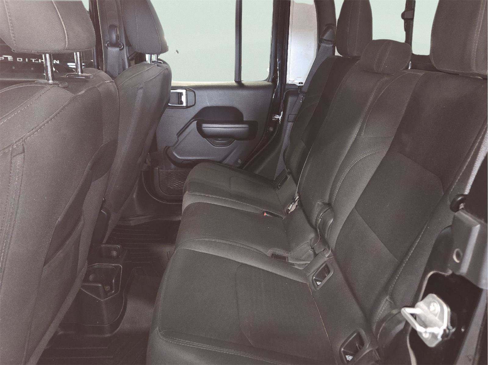 Used 2021 Jeep Gladiator Willys AWD/4WD image 31