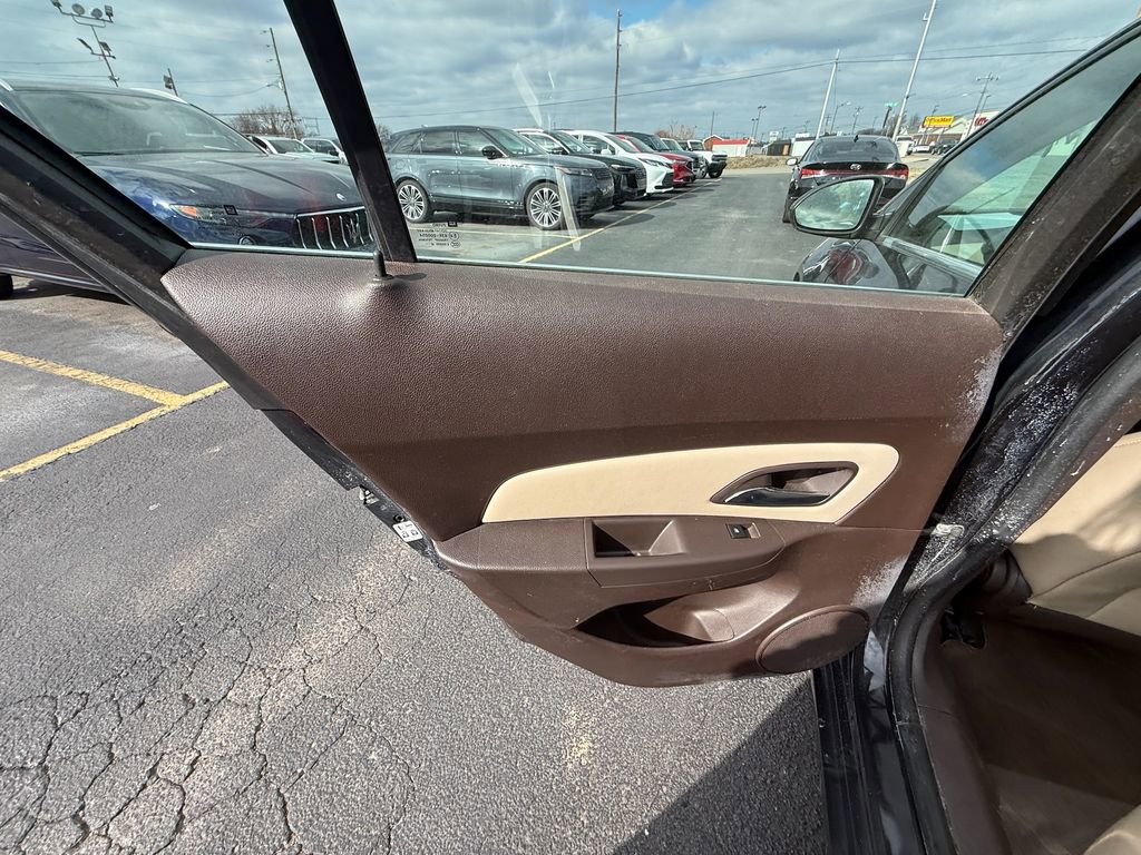 Used 2015 Chevrolet Cruze LT image 17