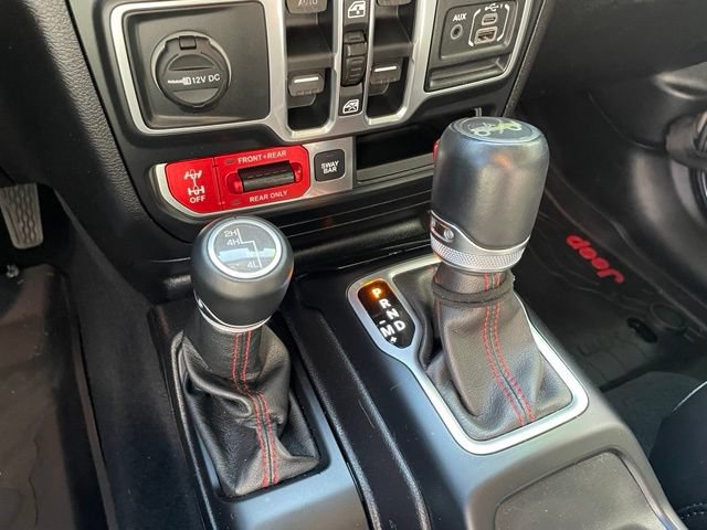 Used 2018 Jeep Wrangler Unlimited Rubicon w/ Dual Top Group AWD/4WD image 21