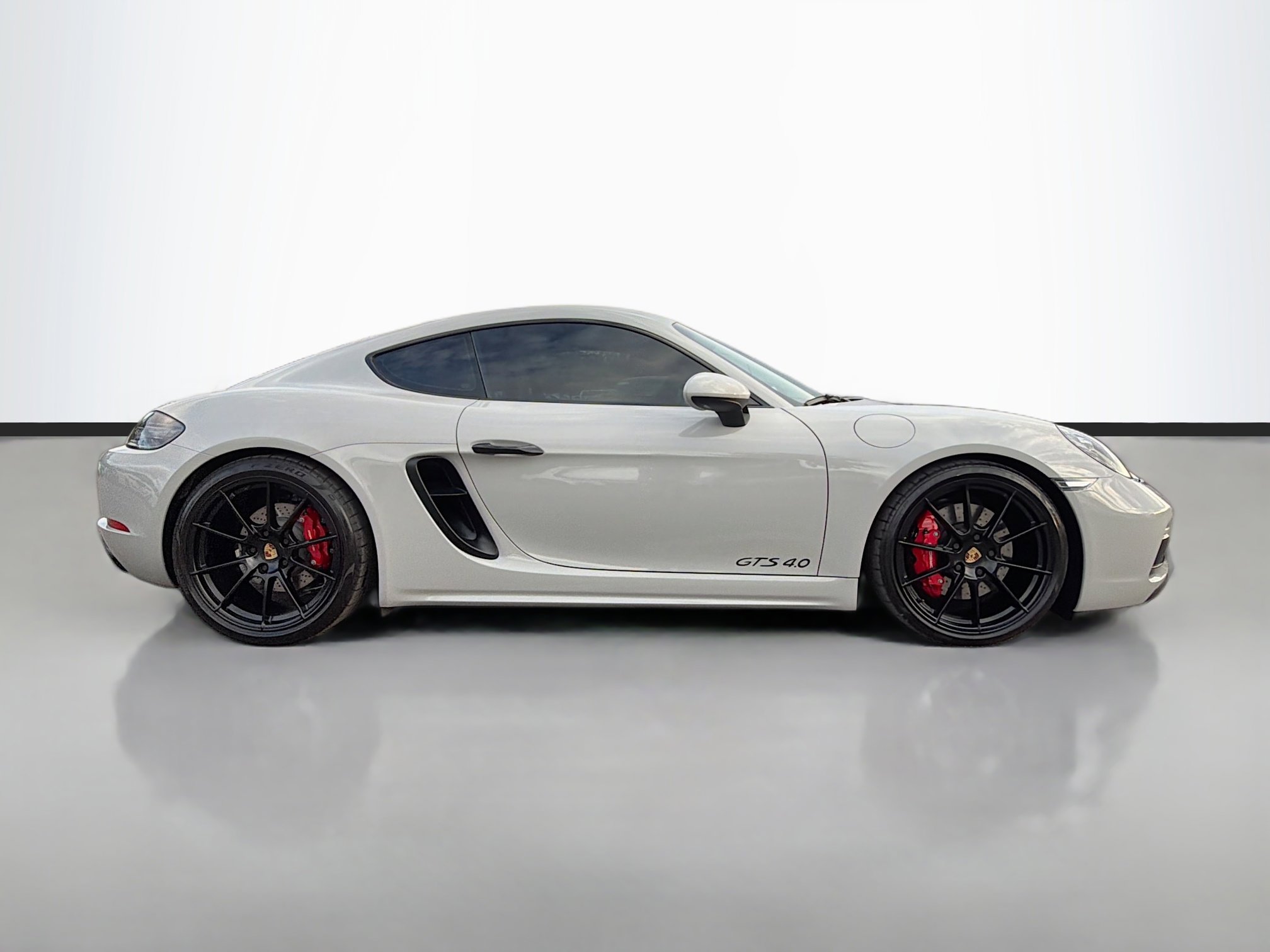Used 2024 Porsche 718 Cayman GTS image 2