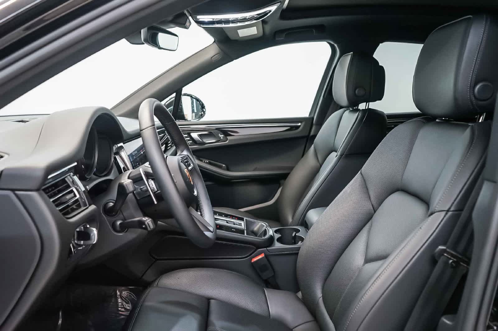 Certified 2026 Porsche Macan AWD/4WD image 23