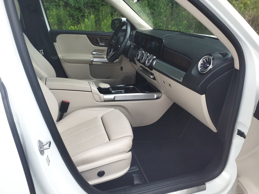 Certified 2023 Mercedes-Benz GLB 250 4MATIC w/ Premium Package image 10