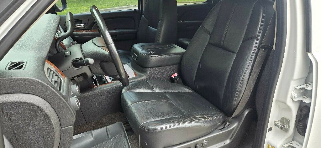 Used 2008 Chevrolet Avalanche LTZ w/ LTZ Preferred Equipment Group AWD/4WD image 12