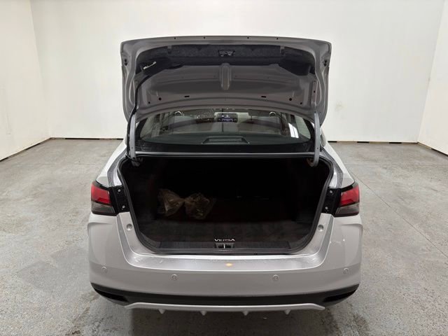 Used 2022 Nissan Versa SV image 10