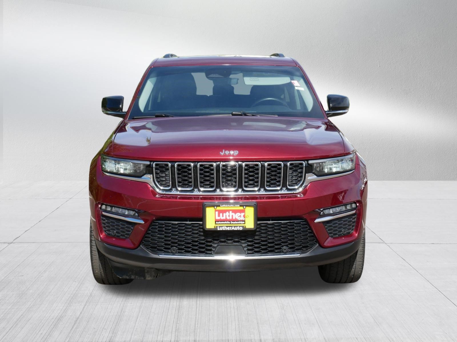 Used 2022 Jeep Grand Cherokee Limited w/ Luxury Tech Group II AWD/4WD image 2