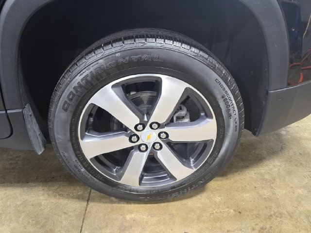 Used 2023 Chevrolet Traverse LT w/ LT Premium Package AWD/4WD image 38