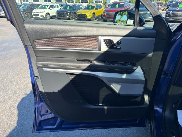 Certified 2026 Cadillac Vistiq Sport w/ LPO, Floor Liner Package AWD/4WD image 19