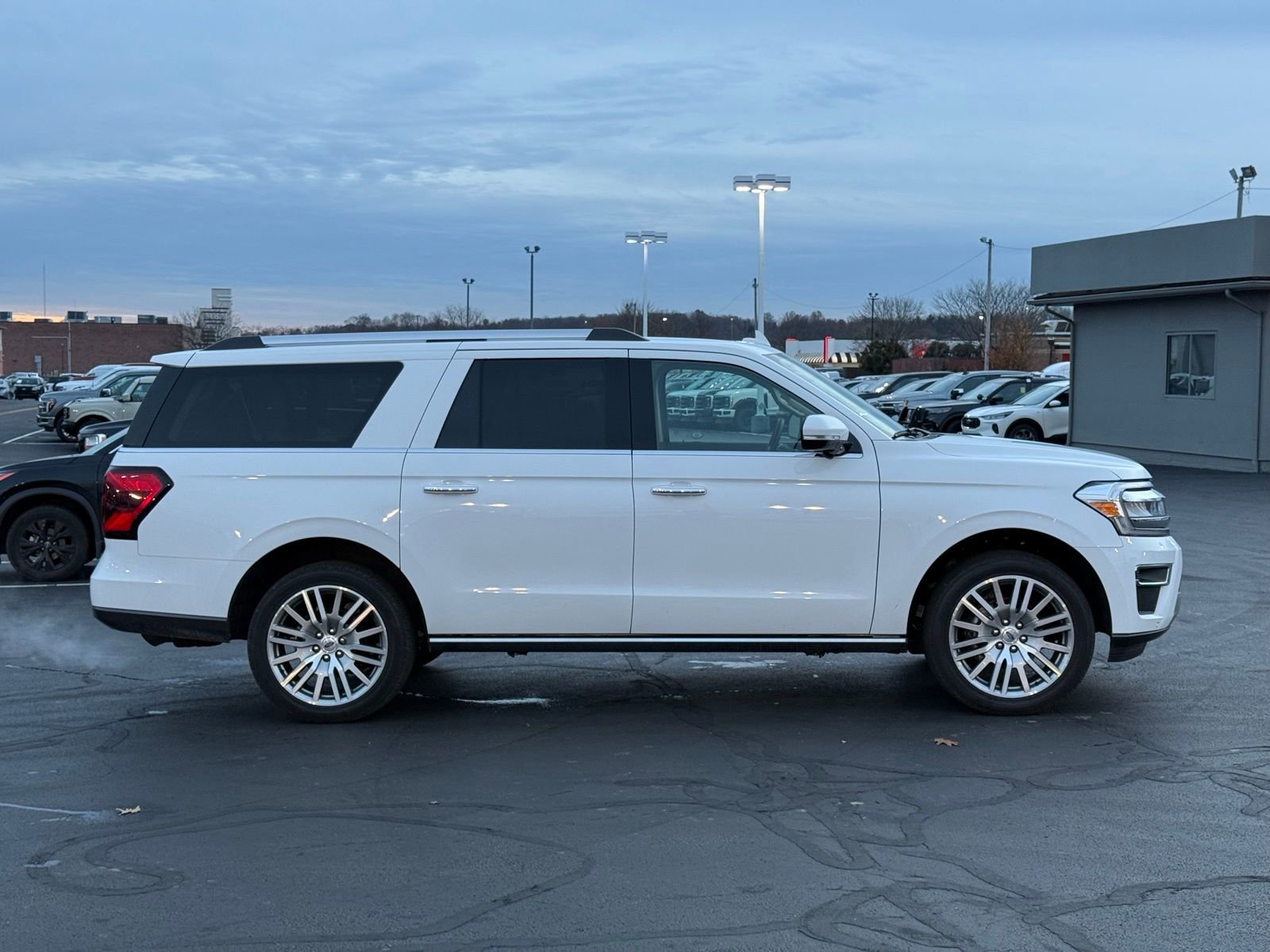 Used 2023 Ford Expedition Max Limited image 2