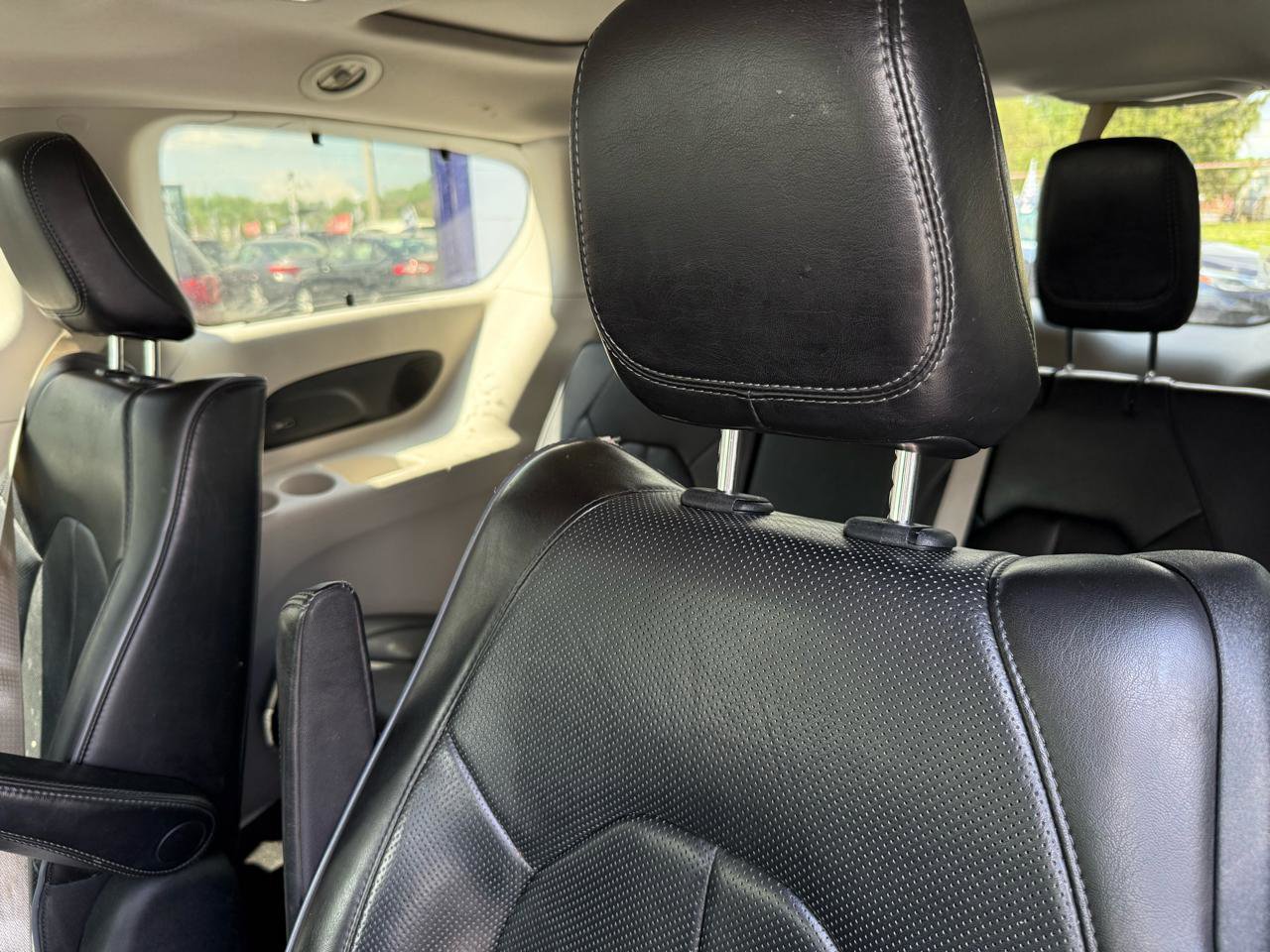 Used 2018 Chrysler Pacifica Limited image 10