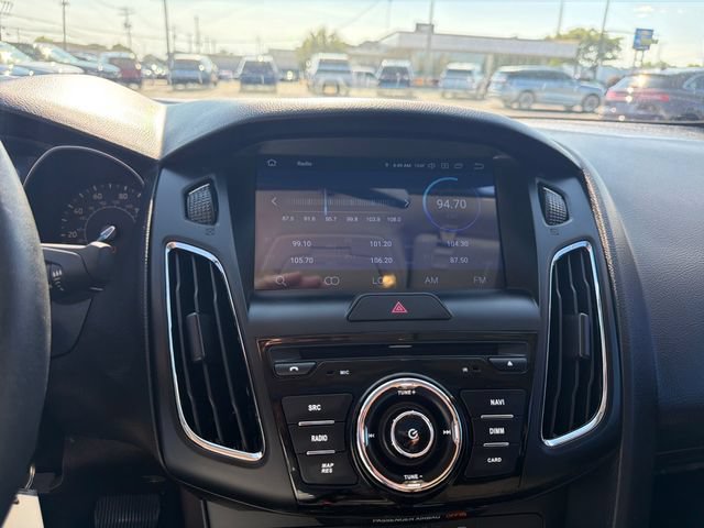 Used 2016 Ford Focus SE w/ SE Sport Package FWD image 20