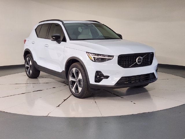 Certified 2026 Volvo XC40 B5 Plus w/ Protection Package Premier AWD/4WD image 7