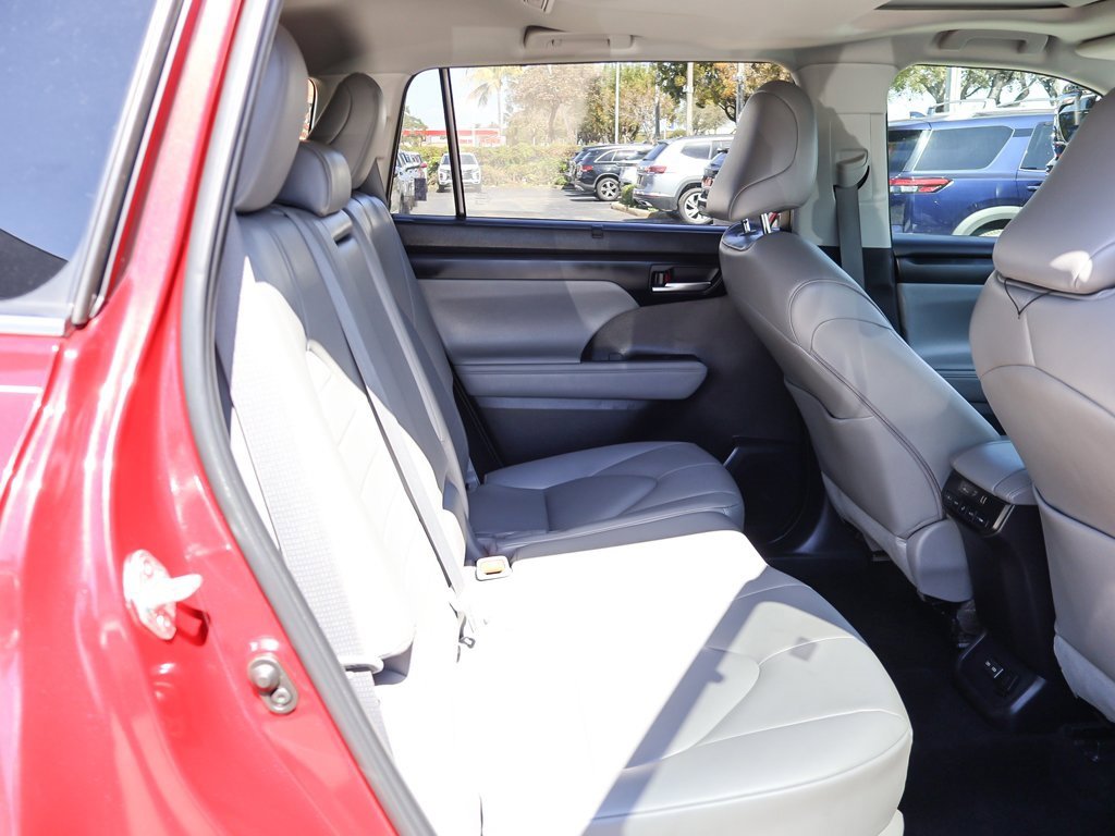 Used 2023 Toyota Highlander XLE image 38